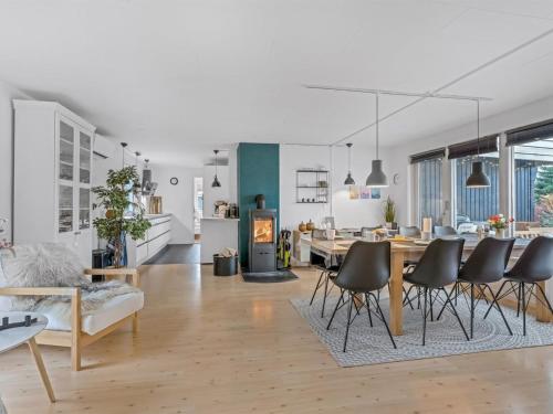 Holiday Home Runhild - 450m from the sea by Interhome in Vaeggerlose