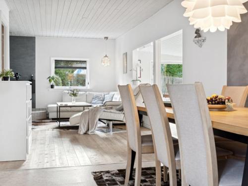 Holiday Home Elemine - 300m to the fjord by Interhome in Kirke-Hyllinge