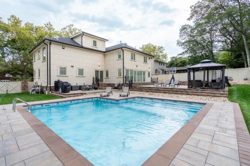 Kilátás, Luxury 6BR House with Pool & Outdoor BBQ in Plainview (New York)