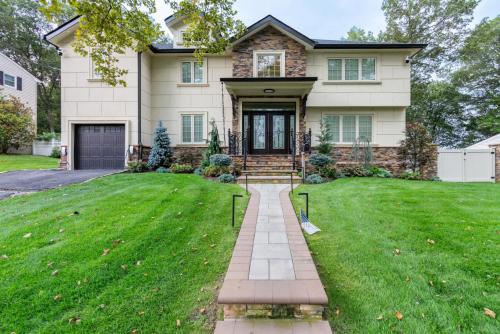 A szálláshely kívülről, Luxury 6BR House with Pool & Outdoor BBQ in Plainview (New York)