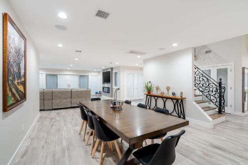 Létesítmények, Luxury 6BR House with Pool & Outdoor BBQ in Plainview (New York)