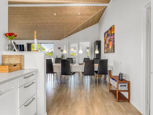 Holiday Home Delko - 650m from the sea by Interhome in Flovt