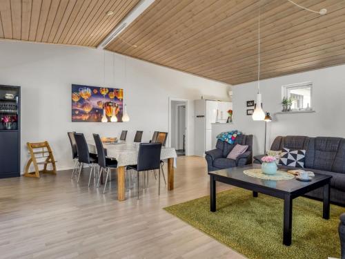 Holiday Home Delko - 650m from the sea by Interhome in Flovt