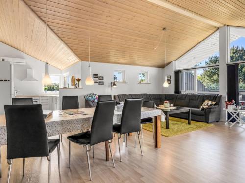 Holiday Home Delko - 650m from the sea by Interhome in Flovt
