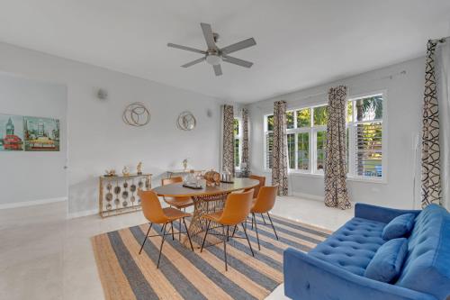 Nevas Estate w Hot Tub 10 ppl in Boscobel