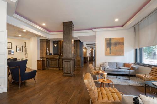 Létesítmények, The Boxer near Bunker-domb Emlékmű