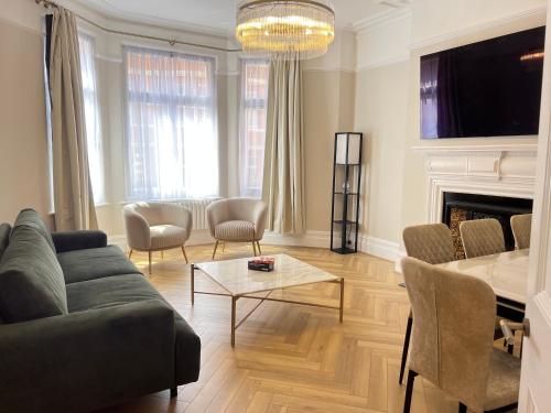 Spacious 4 Bed Flat Paddington Little Venice Sleeps 8