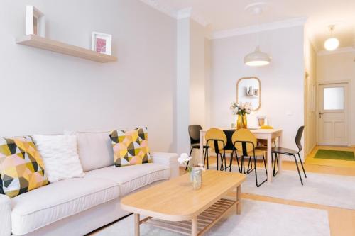 Upscale Apartments w Balcony - Near Istiklal, Istanbul