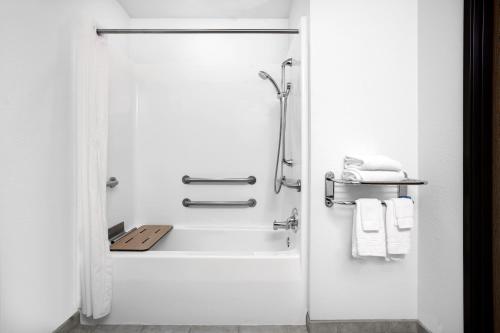 Suite - Disability Access/Non-Smoking