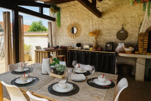 Évasion à Rully grande maison avec piscine privée (Evasion a Rully grande maison avec piscine privee) in Chagny