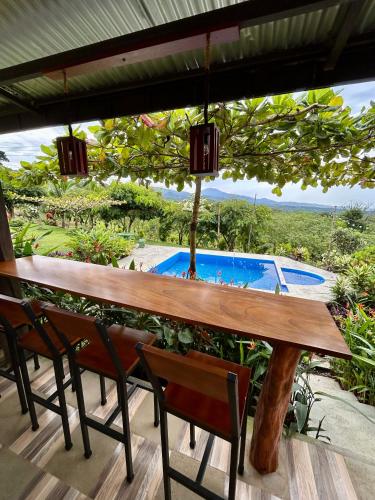 陽台/露台, Vista al Volcán Tenorio y Montaña (Vista al Volcan Tenorio y Montana) in 阿雷納