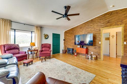 Peaceful Nutrioso Cabin Retreat with Mountain Views! in Eagar 