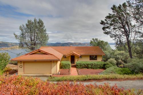 Spacious Kelseyville Home with Large Lakefront Deck! in Kelseyville