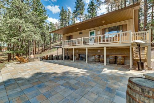 Peaceful Nutrioso Cabin Retreat with Mountain Views! in Eagar 