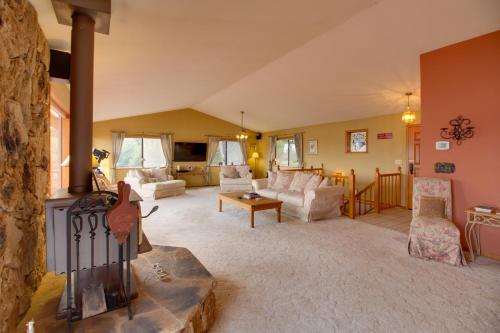Spacious Kelseyville Home with Large Lakefront Deck! in Kelseyville