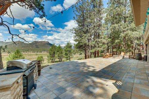 Peaceful Nutrioso Cabin Retreat with Mountain Views! in Eagar 