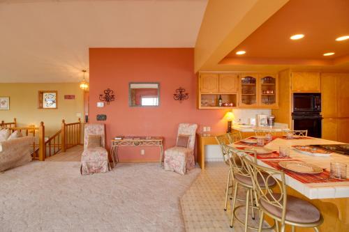 Spacious Kelseyville Home with Large Lakefront Deck! in Kelseyville