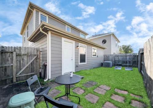 Pet-FrndlyRetreat . 600MbpsWiFi 8mi to IAH Sleeps 14 in Houston, USA