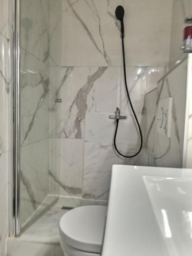 P&R - 2 room comfort, Plainpalais, Geneva (photo 9)