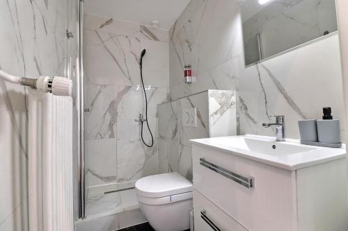 P&R - 2 room comfort, Plainpalais, Geneva (photo 10)