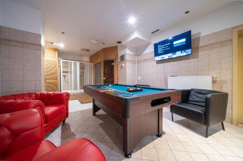 Party ClubHouse with Bar, Panoramic Pool & Sauna, Prague (photo 8)