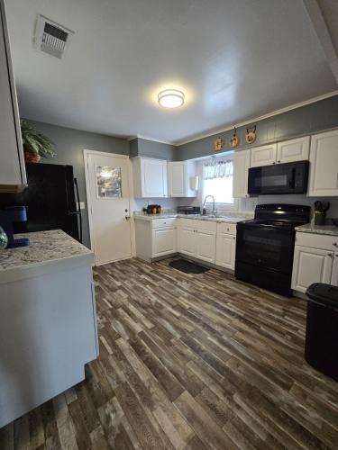 Konyha, Charmed Getaway in Bay City