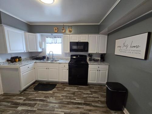 Konyha, Charmed Getaway in Bay City