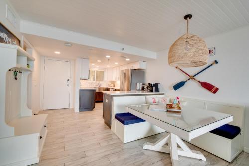 Private Beach Access and Gulf Views Hudson Condo! in ฮัตสัน(FL)