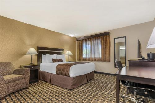 Best Western Plus Pleasanton Inn - image 10