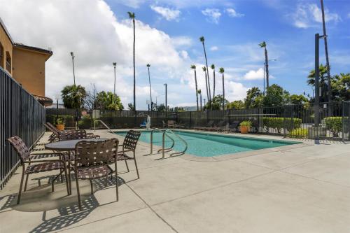 Best Western Plus Pleasanton Inn - image 14