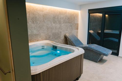 Gyógyfürdő, Allure in Slovenska Beach