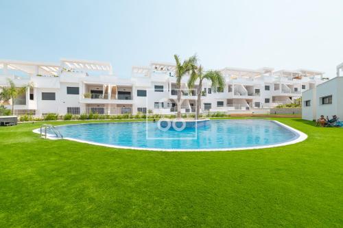 Nalia Horizon Penthouse, Outdoor living with solarium, BBQ, pool, hot tub - by OYOOSTAYS