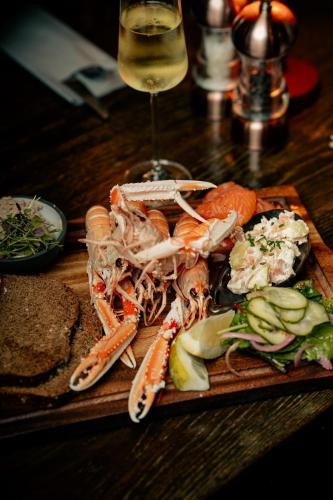 Salty Dog Restaurant, Pub & Guesthouse 2