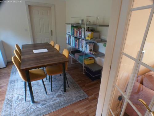 Facilities, Stylish home on quiet street near Cyprianis Locksbottom