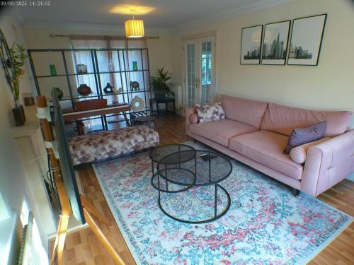 Stylish home on quiet street near Cyprianis Locksbottom