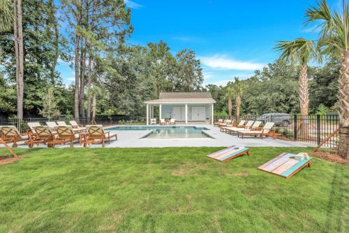Surrounding environment, 200 Olive Shell Court near Museum Of Hilton Head Island