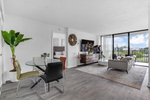 Urban Escape 2 Bed Unit In Miami near Whole Foods