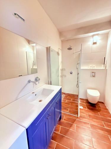 Royal Retreat 6 Luxury Suites Villa & Pool in Центр міста Герцлія