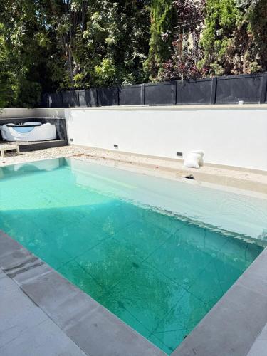Royal Retreat 6 Luxury Suites Villa & Pool in Центр міста Герцлія