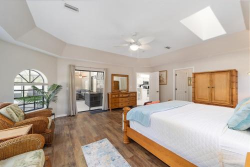 Your Manatee and Scalloping Adventure Retreat in Crystal River, USA