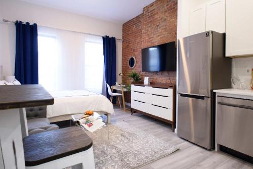 240-14 NEW Studio Prime Location W&D in unit, New York (Foto 7)