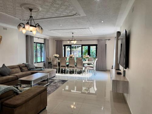 Casa 4 Bedroom house with Solar and Borehole water, Harare