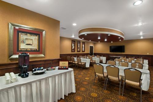 Oxford Suites Boise - image 9