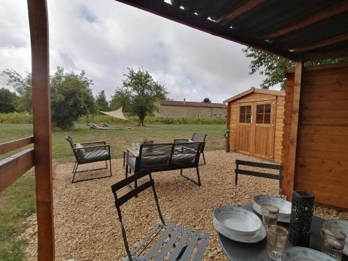 Cabane Taillis - Glamping on a Vineyard - Wooden Cabin in บล็องแซ