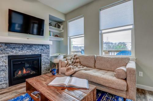 Ocean Overlook 3 Ensuite Bedrooms Game Lounge Pet-Friendly & Family Ready - image 2