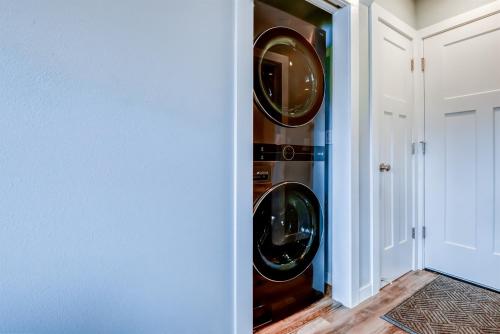 Ocean Overlook 3 Ensuite Bedrooms Game Lounge Pet-Friendly & Family Ready - image 11
