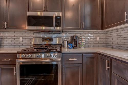 Ocean Overlook 3 Ensuite Bedrooms Game Lounge Pet-Friendly & Family Ready - image 10