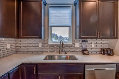 Ocean Overlook 3 Ensuite Bedrooms Game Lounge Pet-Friendly & Family Ready - image 14