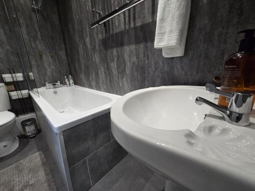 Room 1 shared house 5 minutes from Anfield, Liverpool (photo 8)