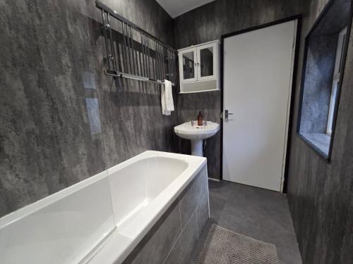 Room 1 shared house 5 minutes from Anfield, Liverpool (photo 9)